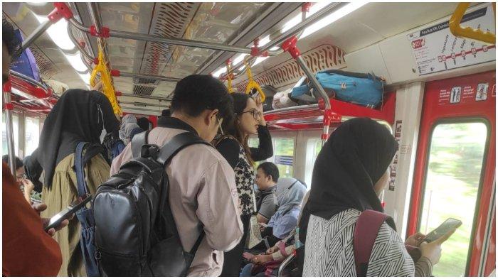 Jadwal KRL Jogja - Solo tiba di Stasiun Palur yaitu pukul 06.51 WIB, 08.15 WIB, 08.59 WIB, 10.10 WIB, 11.50 WIB*, 13.17 WIB, 14.40 WIB*, 16.41 WIB