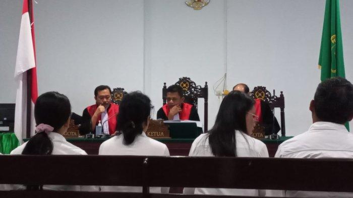 Enam terdakwa kasus dugaan Korupsi dalam Penggunaan Anggaran Perjalanan Dinas pada Badan Pengelolaan Keuangan dan Aset Daerah Kabupaten Kepulauan Tanimbar Tahun Anggaran 2020 dituntut bervariasi, Rabu (24/1/2024).