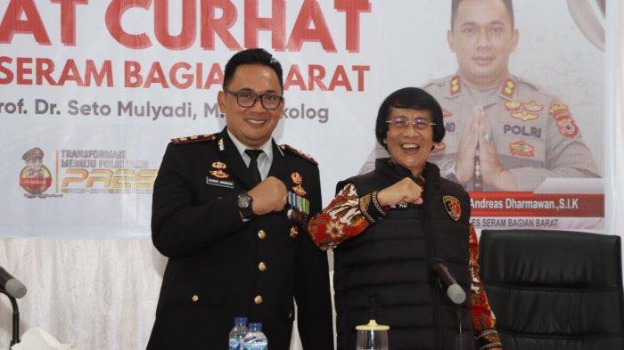 Ketua umum Lembaga Perlindungan Anak Indonesia (LPAI) Prof. Dr. Seto Mulyadi atau Kak Seto bersama Kapolres SBB, AKBP Dennie Andreas Dharmawan menyapa anak-anak di Piru, Kabupaten Seram Bagian Barat, Maluku