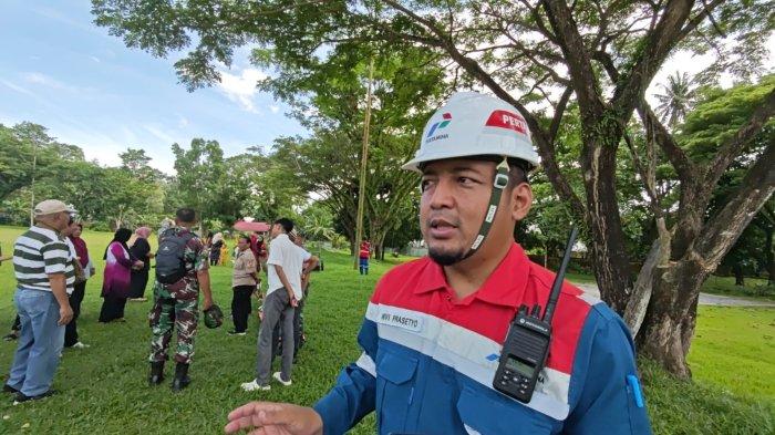 Manajer Pertamina IT Wayame, Novi Prasetyo saat diwawancarai usai simulasi darurat, Jumat (13/12/2024).