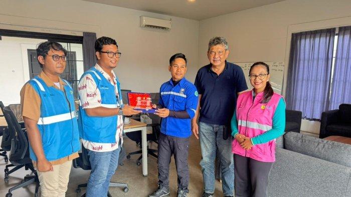 PLN -- PLN melakukan pengecekan sistem kelistrikan secara menyeluruh ke pelanggan industri PT Dewa Agricoco Indonesia yang berlokasi di Jalan Desa Goal, Kecamatan Sahu Timur, Kabupaten Halmahera Barat, Maluku Utara.