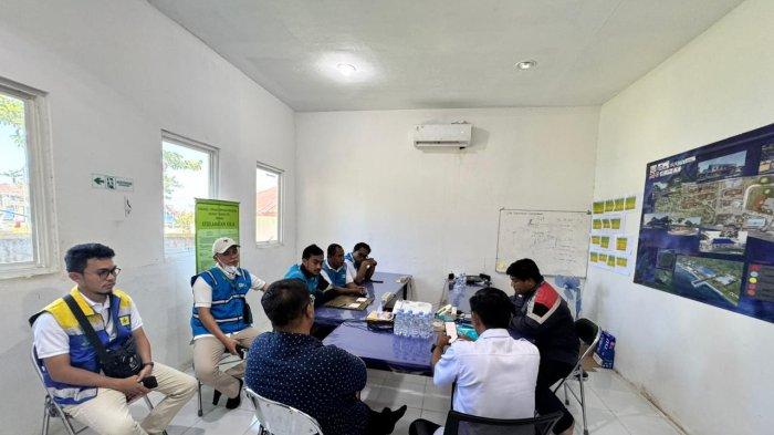 PLN UIW MMU melalui Unit Pelayanan Pelanggan (UP3) Tobelo. Yakni, percepatan penyalaan pelanggan baru dengan daya 690.000 Volt Ampere (VA) dan penambahan daya sebesar 345.000 VA untuk pelanggan PPI Daeo Majiko Morotai.