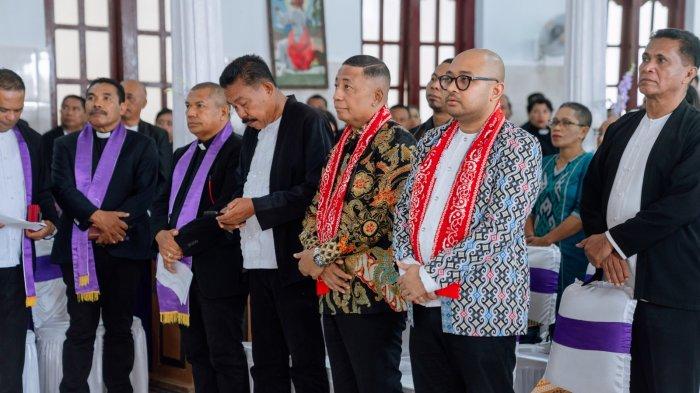 SIDANG KLASIS PAT-- Pembukaan persidangan Klasis Pulau Ambon Timur ke-13 resmi digelar di Jemaat GPM Rutong, Kecamatan Leitimur Selatan, Ambon, Minggu (2/3/2025).