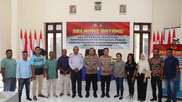 Sosialisasi bersama Tim Pusat Penelitian dan Pengembangan (Puslitbang) yang sementara melakukan penelitian dengan tema “Meningkatkan Kepercayaan Publik dan Penguatan Peran Polri dalam Pengejaran Buronan Beserta Hasil Kejahatan” di Polres SBB, Senin (20/10/2024)