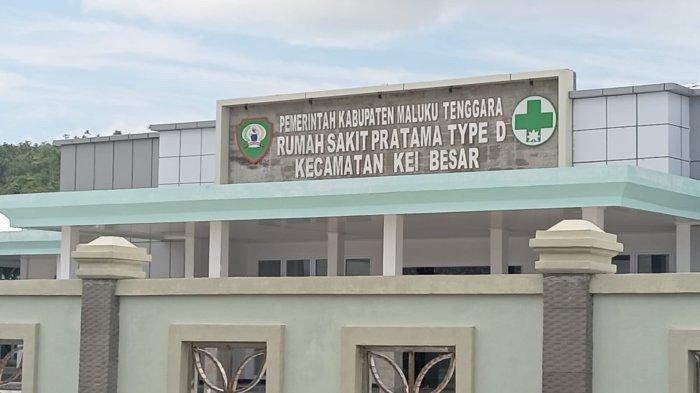 RS PRATAMA MALRA -- Penampakan Rumah Sakit Pratama di Kecamatan Elat Kei Besar, Kabupaten Maluku Tenggara, Provinsi Maluku, yang dibangun sejak tahun 2023 namun tak kunjung dioperasionalkan. Kepala Dinas Kesehatan Malra Muhsin Rahayaan mengatakan, bakal mengupayakan operasional rumah sakit pratama di tahun 2025.