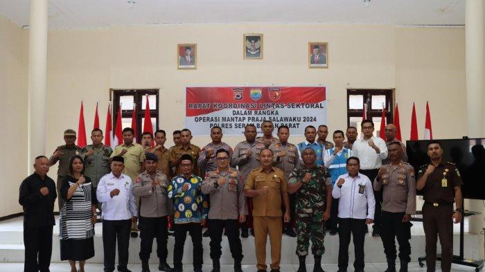 Polres Seram Bagian Barat (SBB) menggelar Rakor Lintas Sektoral Kesiapan Operasi Mantap Praja Salawaku 2024 dalam rangka Pengamanan Pilkada Serentak Tahun 2024 yang dilaksanakan di Aula Bhayangkara Polres, Senin (12/08/24).