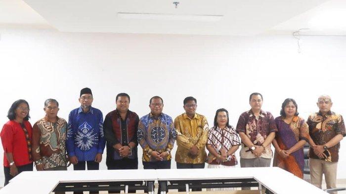 Unpatti jalin kerjasama dengan Sinode GPM, Muhammadiyah Maluku, juga Yayasan Pembinaan Pendidikan Kristen Dr. J. B. Sitanala, SMK Muhammadiyah Wain dan SMK PGRI Ambon.