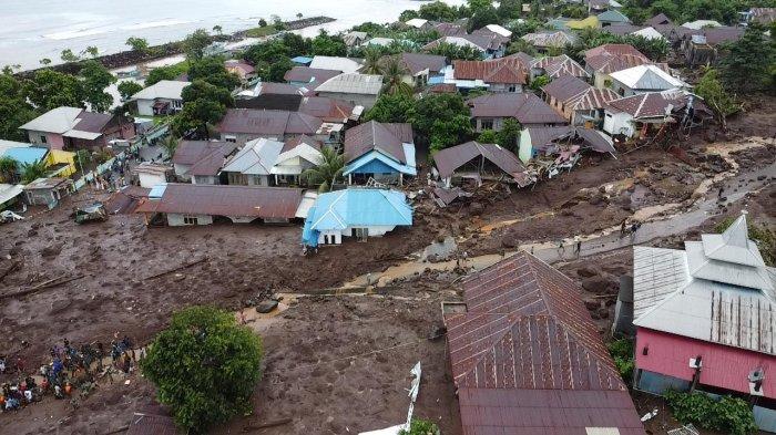 Banjir bandang di Kelurahan Rua, Kecamatan Pulau Ternate. PT PLN (Persero) Unit Wilayah Maluku dan Maluku Utara (UIW MMU) bergerak cepat memulihkan sistem kelistrikan.