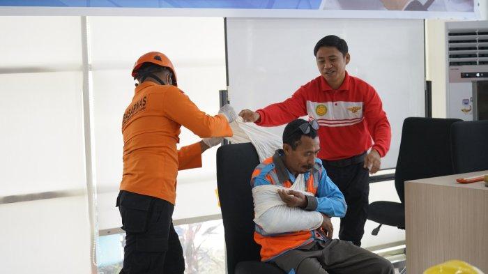 Upskilling komunikasi berintegritas dan tata cara pertolongan pertama dalam keadaan emergency bagi personel Layanan Teknik (Yantek) PLN Unit Pelaksana Pelayanan Pelanggan (UP3) Sofifi.