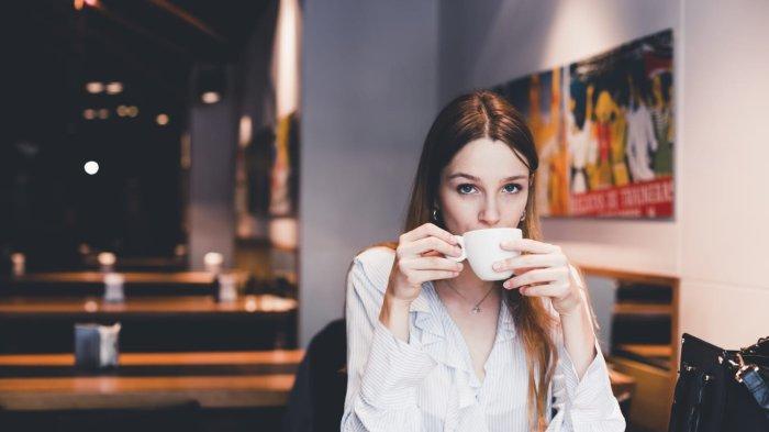 Ilustrasi membuat kopi - Arti Mimpi Membuat Kopi, Pertanda Datangnya Pertolongan Hingga Keuangan Makin Stabil