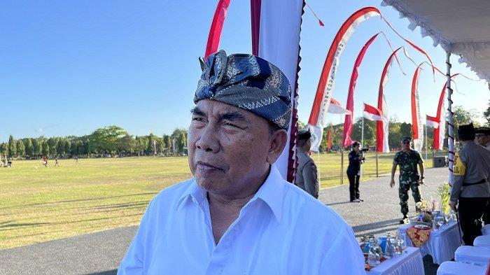 Bupati Jembrana Negah Tamba saat ditemui di Lapangan Niti Mandala Renon, Denpasar pada Kamis 10 Agustus 2023 mengungkapkan mendukung I Wayan Koster sebagai Gubernur Bali dua periode dalam Pilgub 2024 mendatang