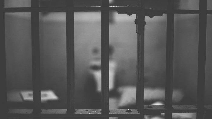 Ilustrasi - Terdakwa Fiqrulloh (30) diganjar pidana penjara selama 8 tahun, oleh majelis hakim PN Denpasar. Pria yang bekerja sebagai pengemudi ojek online (ojol) dijatuhi hukuman penjara, karena nekat terlibat mengedarkan narkotik golongan I jenis sabu.