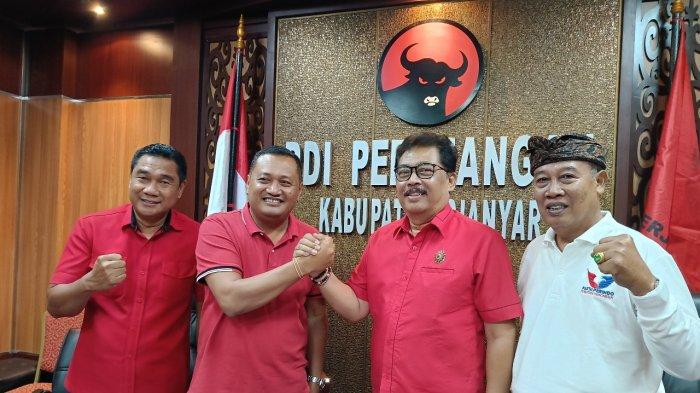 Paket Aman (Agus Mahayastra - Agung Mayun) bersama Sekretaris PDIP Gianyar, I Ketut Sudarsana dan Ketua Perindo Gianyar, Ngakan Ketut Putra, Kamis 22 Agustus 2024 - 425 Sekaa Baleganjur Ikut Daftarkan Paket Aman Ke KPU Gianyar