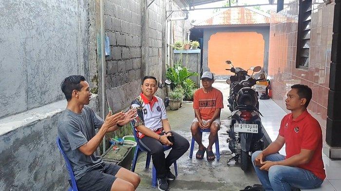 KESAKSIAN - Kadek Agus Ariawan saat ditemui di kediamannya di Kelurahan Liligundi, Kecamatan Buleleng pada Sabtu (22/3/2025). Agus menceritakan ihwal pengalamannya selama delapan bulan menjadi korban TPPO di perbatasan Myanmar - Thailand.