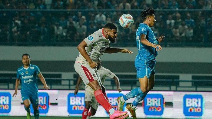 Aksi pemain Persib Bandung dan Bali United pada laga pekan keenam Liga 1 musim 2023-2024 yang berakhir dengan skor 0-0