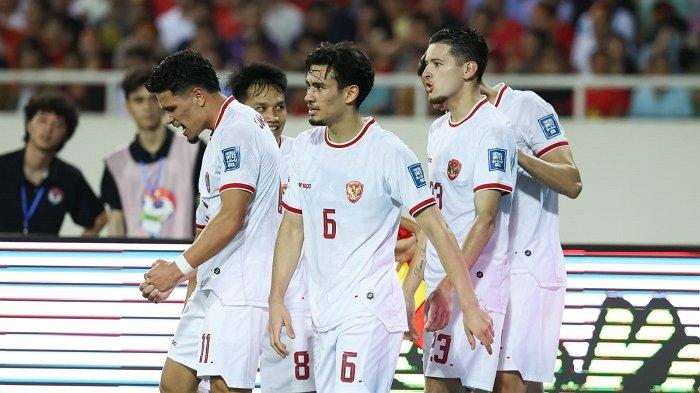 Aksi selebrasi pemain Timnas Indonesia di kualifikasi Piala Dunia 2026 zona Asia saat berhasil meraih kemenanga dari Vietnam