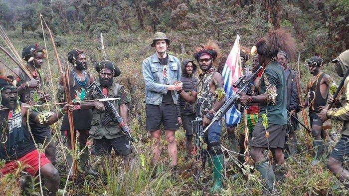 Kapten Philip Mark Mehrtens disandera KKB Papua pimpinan Egianus Kogoya.