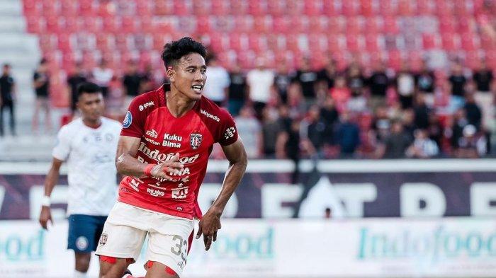 Andhika Wijaya - Pemain Bali United, I Made Andhika Pradana Wijaya membantah rumor yang mengkaitkan dirinya dengan klub juara musim lalu, Persib Bandung.