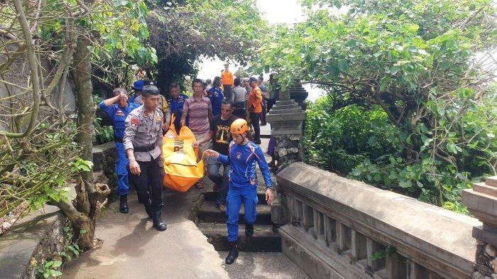 BREAKING NEWS: Cewek Bikini Hitam Ditemukan Tewas di Bawah Tebing Pura Luhur Uluwatu Bali