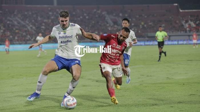 Pertandingan Bali United vs Persib di Stadion Kapten I Wayan Dipta pada 18 Desember 2023.