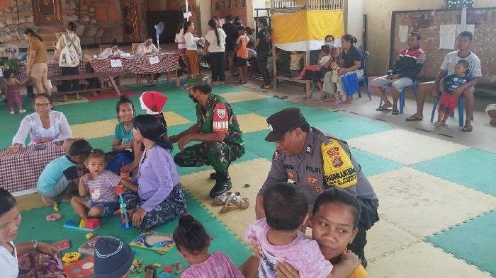 Balita mengikuti kegiatan dalam sebuah aktivitas posyandu di Kabupaten Gianyar, Bali, belum lama ini.