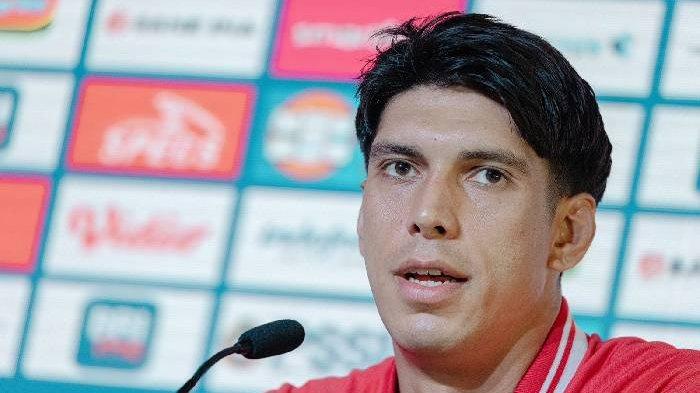 Bek Bali United Elias Dolah saat jumpa pers sebelum laga hadapi Arema FC, 3 Desember 2023.