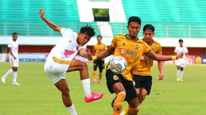 Suasana pertandingan Bhayangkara FC vs PSM Makassar pada pekan ke-14 kompetisi Liga 1 2022-2023 di Stadion Maguwoharjo, Sleman, Senin (12/12/2022) sore WIB