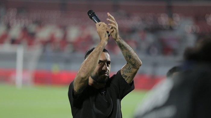 Brwa Nouri mengucapkan salam perpisahan dengan Bali United di hadapan Semeton Dewata di Stadion Kapten I Wayan Dipta Gianyar pada Sabtu 15 Juli 2023 sebelum laga melawan Madura United
