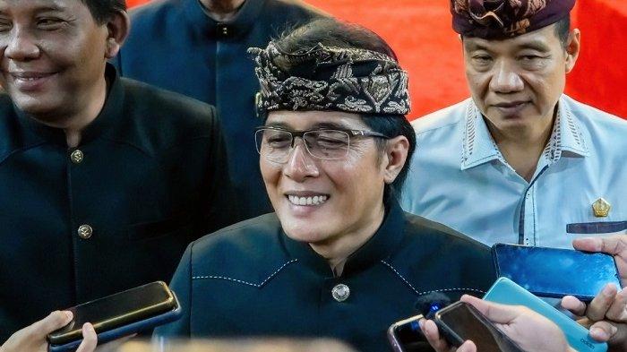 BUPATI - Bupati Badung I Nyoman Giri Prasta saat ditemui usai menghadiri rapat paripurna di DPRD Badung, Kamis 13 Februari 2025. Terkait efisiensi pusat, Badung akan berupaya menggenjot PAD.