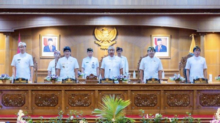 Bupati Giri Prasta saat Sidang Paripurna Istimewa DPRD Kabupaten Badung terkait peringatan Hari Ulang Tahun ke-14 Ibukota Kabupaten Badung Mangupura Tahun 2023, Kamis (16/11)