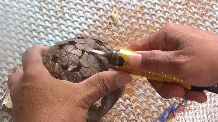 Pangsa pasar kerajinan Indonesia mencapai sekitar 2,5 persen dari pasar dunia. Untuk mendukung perkembangan industri kriya tersebut, Ditjen IKMA menjalankan program pengembangan sentra IKM, penumbuhan wirausaha baru industri, bimbingan teknis, kompetisi Indonesia Fashion and Craft Awards, inkubasi bisnis, serta fasilitasi restrukturisasi mesin dan peralatan.