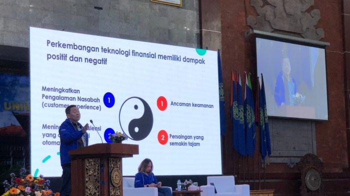 Kuliah umum 'BCA Berbagi Ilmu' di Universitas Udayana pada Senin 3 Juni 2204, dibawakan oleh Direktur BCA Santoso dengan tema “Be Relevant in the Midst of Technology Disruption & Social Changes”. Dalam sesi kuliah umum ini, para mahasiswa diajak untuk memahami bagaimana teknologi telah mengubah berbagai aspek kehidupan dan cara kita berinteraksi.(Tribun Bali/Zaenal Nur Arifin)