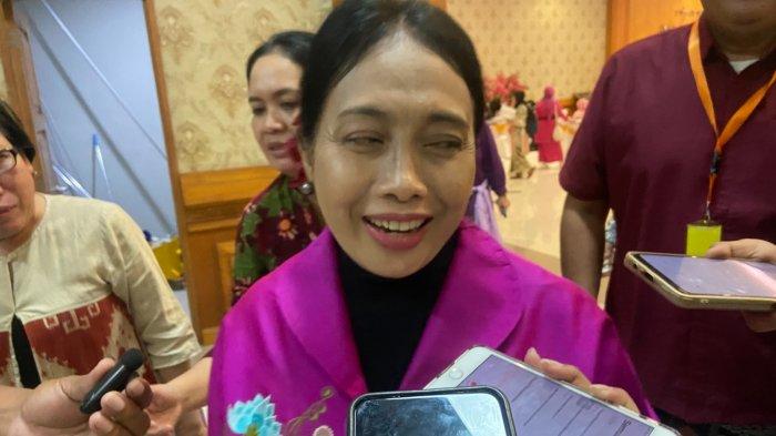 Sebelumnya diberitakan, viral di media sosial terkait baliho yang menampilkan foto Menteri PPPA I Gusti Ayu Bintang Darmawati alias Bintang Puspayoga berdampingan dengan Bupati Badung, I Nyoman Giri Prasta. Baliho tersebut terpasang di simpang tiga Jalan Padma-Jalan Cekomaria, Denpasar.