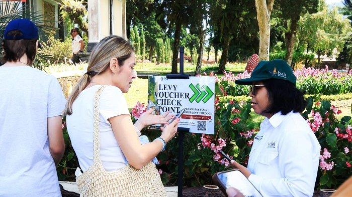 Dinas Pariwisata Provinsi Bali melaksanakan pengecekan Pungutan Wisatawan Asing (PWA) di Daya Tarik Wisata (DTW) Ulun Danu Beratan, Desa Candikuning, Kabupaten Tabanan, Rabu 4 September 2024.