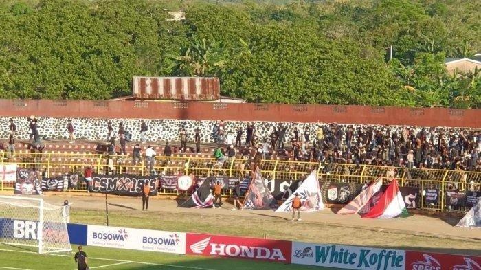 Dua kelompok suporter PSM Makassar bentrok di Stadion Gelora BJ Habibie, Parepare, Sulsel, pada saat berlangsungnya laga PSM Makassar Vs Dewa United, Sabtu (872023)