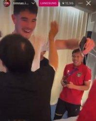 Elkan Baggott peluk dan gendong Shin Tae-yong