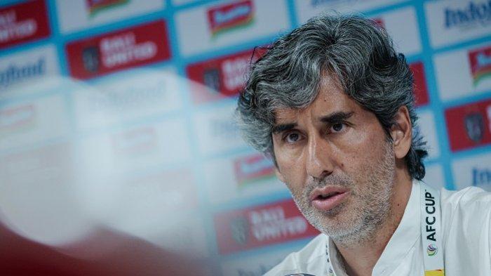 Teco tak ingin hanyut dalam euforia embel-embel tidak pernah terkalahkan. Ia harus waspada dengan kekuatan Persib Bandung kombinasi Ciro Alves dan top skor sementara sang predator David da Silva dengan koleksi 26 golnya.