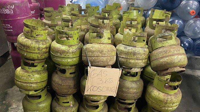 LPG 3 KG - Gas LPG 3 kilogram kosong, Kamis 30 Januari 2025. Kosongnya gas LPG bukan hanya di pengecer namun juga di pangkalan seperti SPBU.