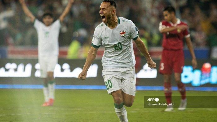 Gelandang Irak #20 Osama Rashid merayakan gol ketiga timnya pada pertandingan sepak bola kualifikasi AFC Piala Dunia FIFA 2026 antara Irak dan Indonesia di Stadion Internasional Basra pada 16 November 2023. HUSSEIN FALEH / AFP