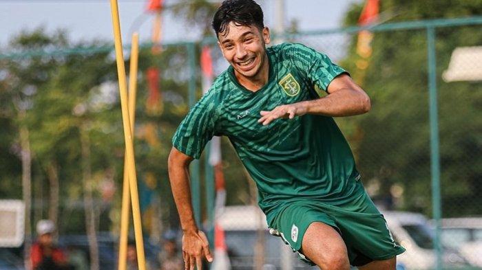 Pemanin Persebaya Surabaya, George Brown secara tiba-tiba mendapatkan undangan pemanggilan Timnas Indonesia meski jarang dapat menit bermain