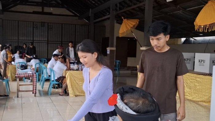 Pemungutan suara di TPS 05 Kota Semarapura, Klungkung, Rabu 27 November 2024 lalu - Banyak Acara Adat Saat Hari Pencoblosan, Partisipasi Pemilih di Klungkung Belum Susai Target