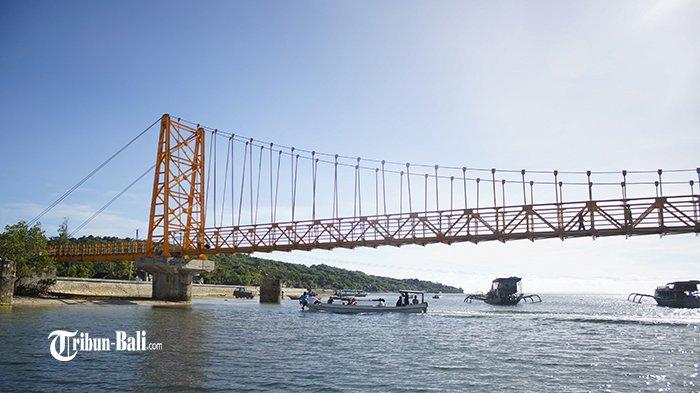 Jembatan Kuning yang menghubungkan Pulau Lembongan dan Ceningan beberapa waktu lalu.