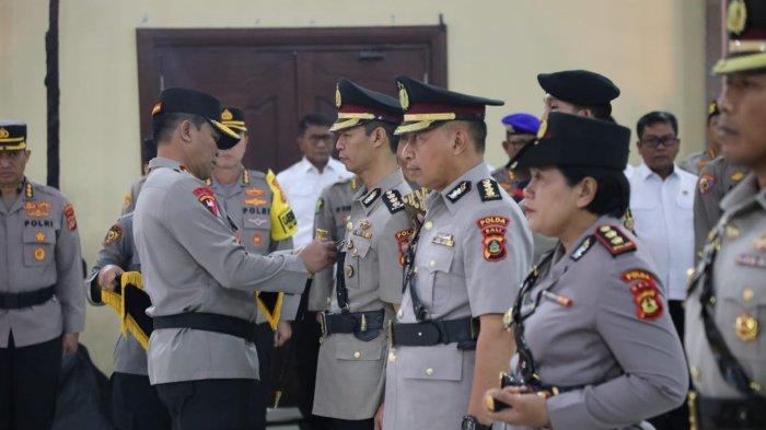 Kapolda Bali, Irjen Pol Ida Bagus Kd Putra Narendra, SIK., MSi, saat memimpin acara Sertijab di Gedung PRG (Perkasa Raga Garwita) Polda Bali, Denpasar, Bali, pada Rabu 10 Januari 2024.