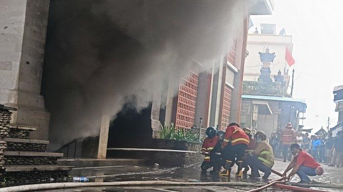 Kebakaran di Pasar Ubud Gianyar Bali, Sabtu 17 Agustus 2024 - Pasar Ubud Terbakar, Tukang Parkir Sebut Ada Ratusan Kendaraan di Basemen Pasar Ubud Bali