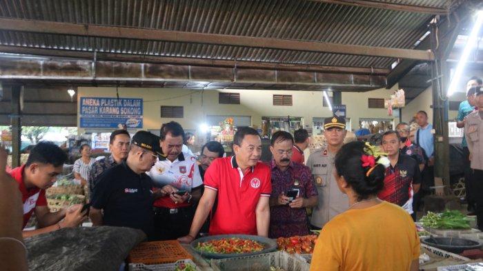 Harga kebutuhan pokok dibeberapa pasar tradisional di Karangasem meningkat drastis jelang Hari Raya Galungan, Kuningan, & Bulan Ramadhan. Seperti harga cabe rawit, bawang, ayam, serta tomat. Harga meningkat secara bertahap dikarenakan pasokan mulai berkurang.