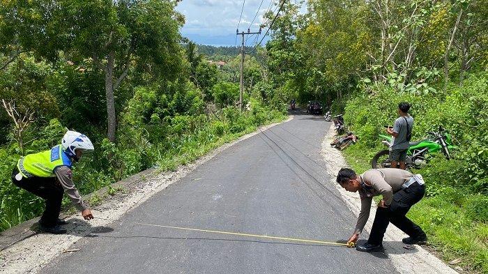 Kecelakaan tunggal terjadi di Jalan Raya Waru, Desa Klumpu, Kecamatan Nusa Penida, Minggu (11/2/2024) siang. Musibah ini menyebabkan seorang wanita hamil dan anak yang dikandungnya meninggal dunia.