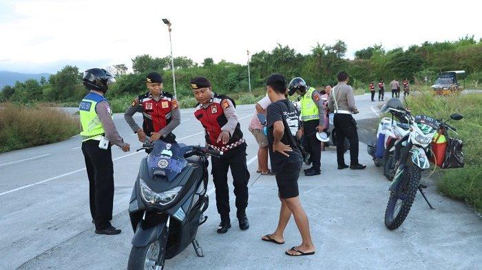 PATROLI - Kepolisian melakukan patroli rutin di kawasan PKB Klungkung belum lama ini.