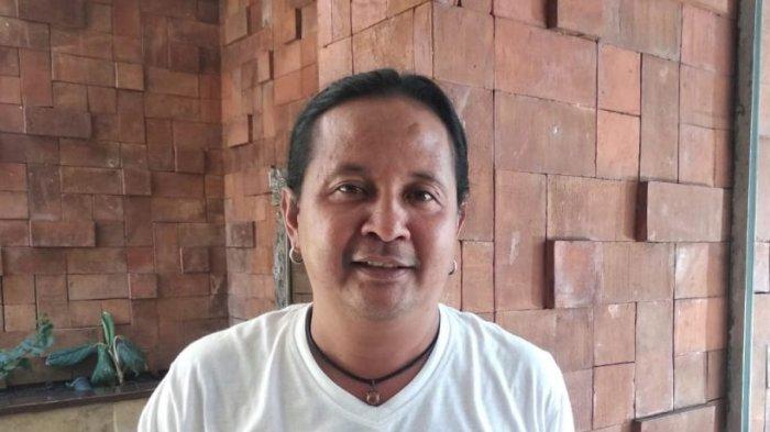 Kebutuhan daging babi jelang hari raya Galungan dan Kuningan dipastikan terpenuhi.
Pasalnya stok babi di Bali sangat aman. Hal itu pun dikatakan Ketua Gabungan Usaha Peternakan Babi Indonesia (GUPBI) Bali Ketut Hary Suyasa saat dikonfirmasi Senin 31 Juli 2023