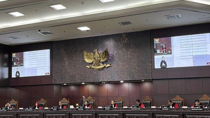 Ketua Mahkamah Konstitusi (MK) Anwar Usman dalam sidang uji materi UU Nomor 7 Tahun 2017 tentang Pemilu diajukan pada 14 November 2022. Gugatan yang teregistrasi dengan nomor 114/PPU/XX/2022 itu menyoal sejumlah ketentuan, di antaranya Pasal 168 ayat (2) tentang sistem pemilu.