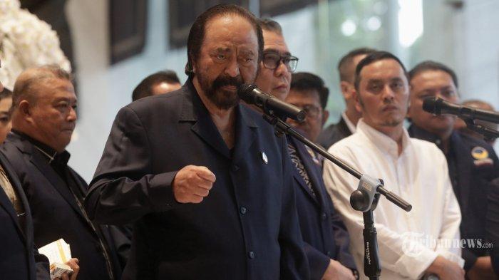Ketua Partai NasDem, Surya Paloh memberikan keterangan terkait penahanan Menkominfo yang juga Sekjen Partai NasDem, Johnny G Plate oleh Kejagung, di NasDem Tower, Jakarta Pusat, Rabu 17 Mei 2023.